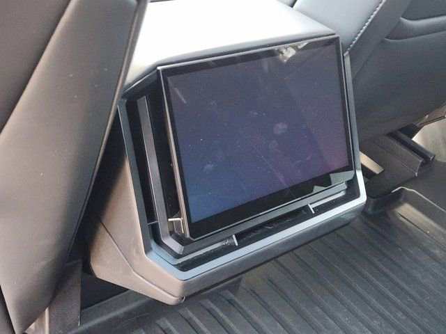 Used 2024 Tesla Cybertruck AWD Crew Cab image 31