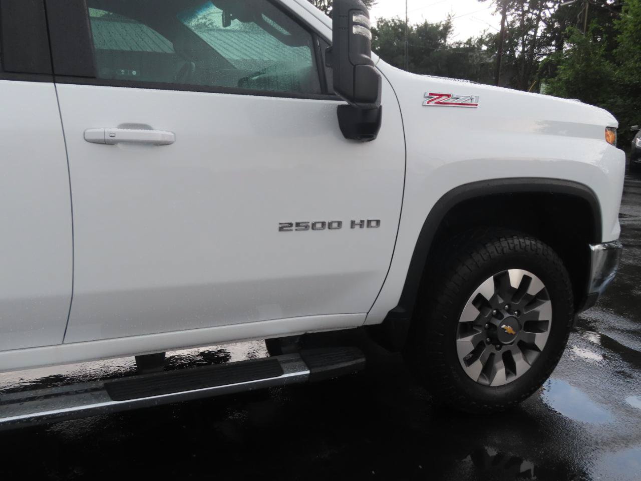 Used 2024 Chevrolet Silverado 2500 LT AWD/4WD image 22