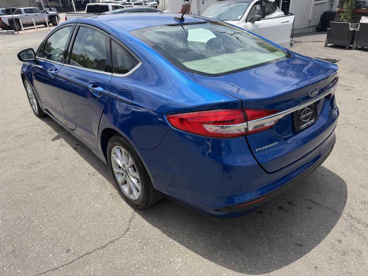 Used 2017 Ford Fusion SE FWD image 5