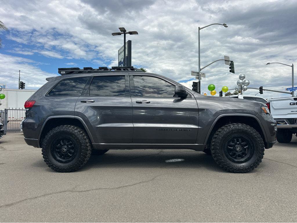 Used 2017 Jeep Grand Cherokee Altitude AWD/4WD image 40