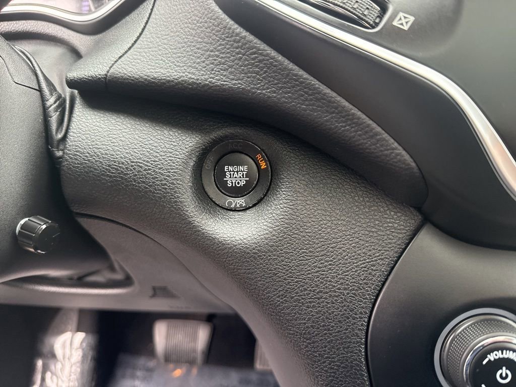 Certified 2019 Jeep Cherokee Latitude Plus image 15