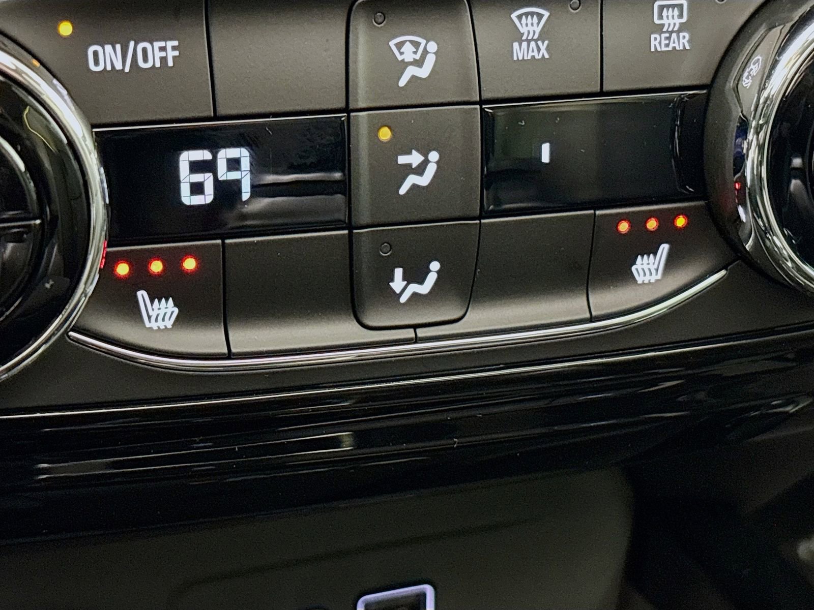 New 2026 Chevrolet Trax ACTIV w/ Sunroof Package FWD image 24