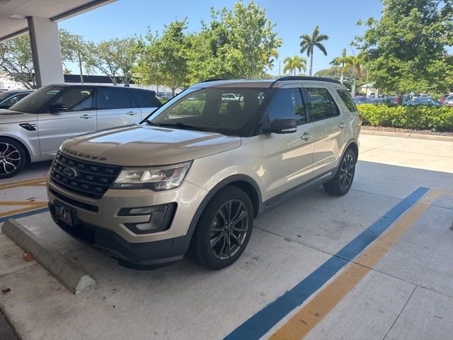 Used 2017 Ford Explorer XLT w/ Equipment Group 202A FWD image 1