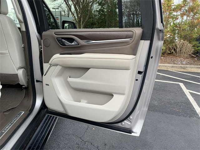 Used 2021 GMC Yukon XL Denali w/ Denali Premium Package image 11