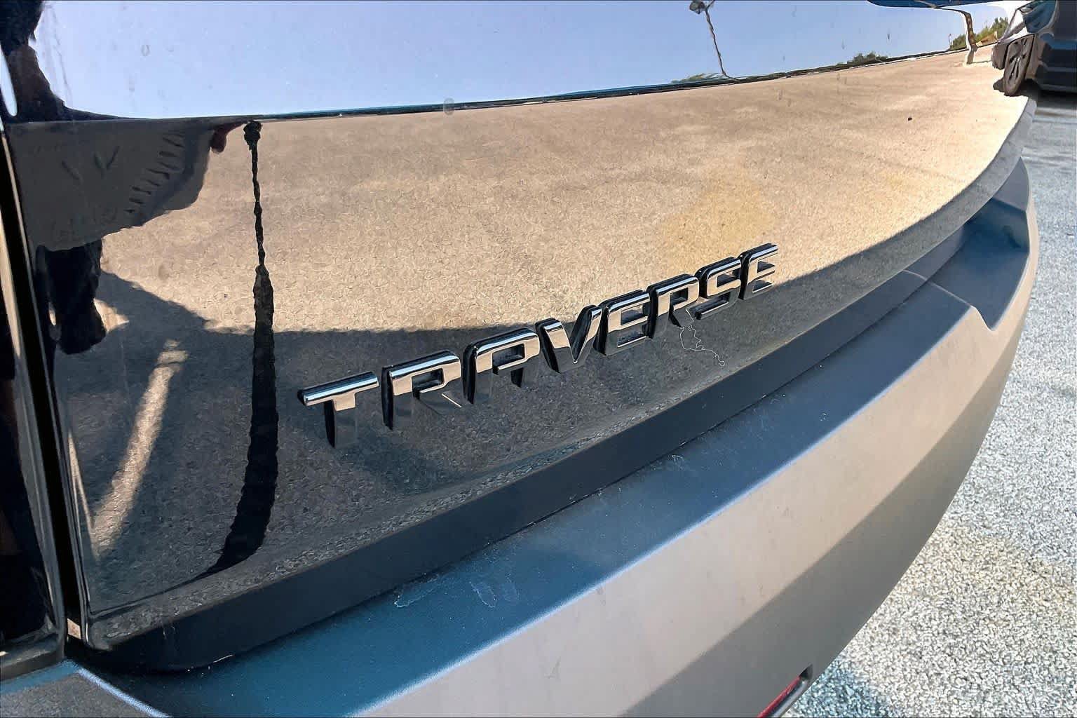 Used 2023 Chevrolet Traverse RS w/ LPO, Floor Liner Package FWD image 32