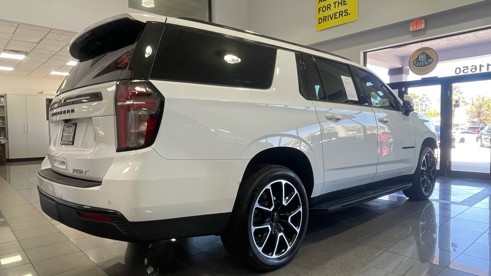 Used 2024 Chevrolet Suburban RST w/ Luxury Package image 4