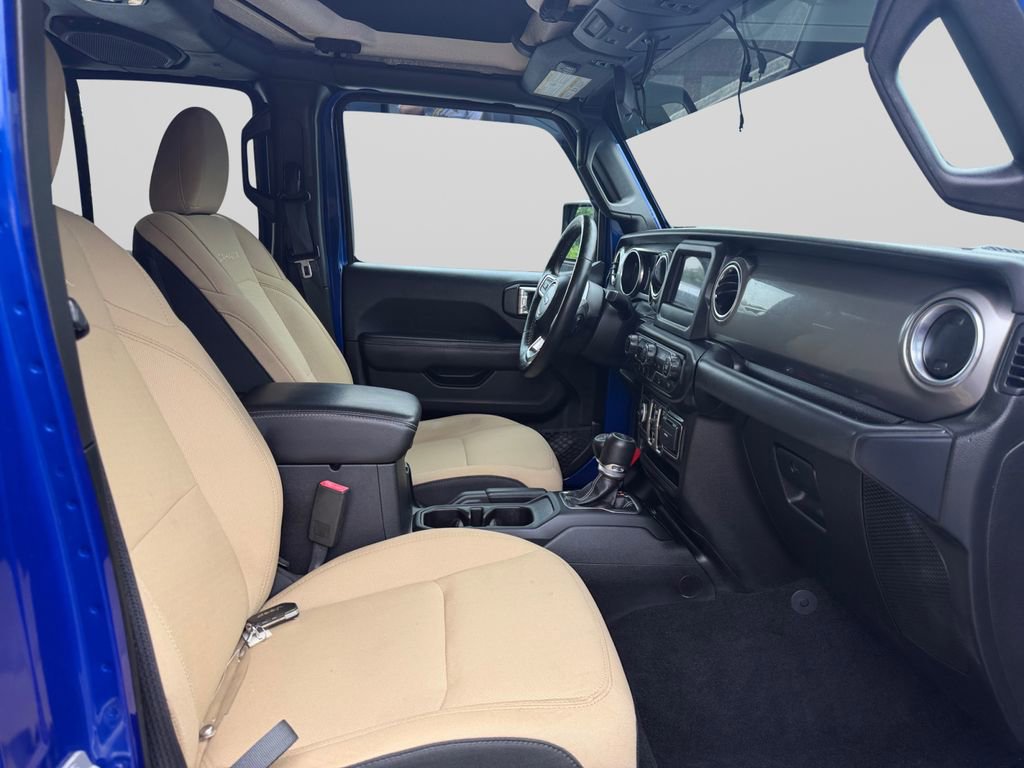 Used 2019 Jeep Wrangler Unlimited Sahara w/ Cold Weather Group AWD/4WD image 17