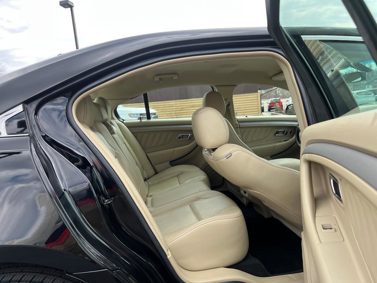 Used 2017 Ford Taurus SEL FWD image 34