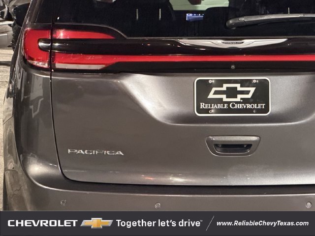 Used 2022 Chrysler Pacifica Limited FWD image 7