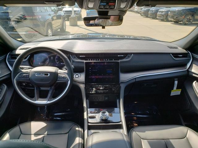New 2025 Jeep Grand Cherokee Limited image 8