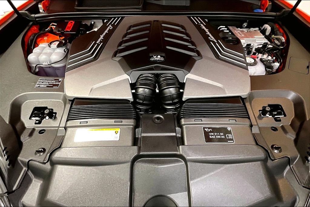Used 2025 Lamborghini Urus SE image 15