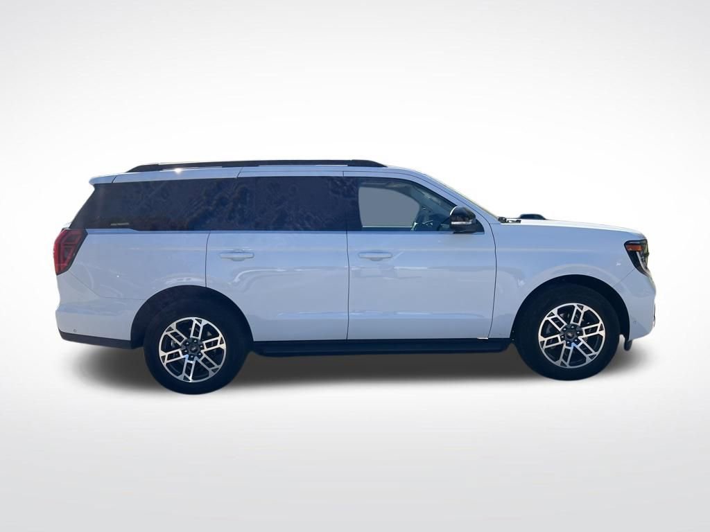 Used 2025 Ford Expedition Active image 4