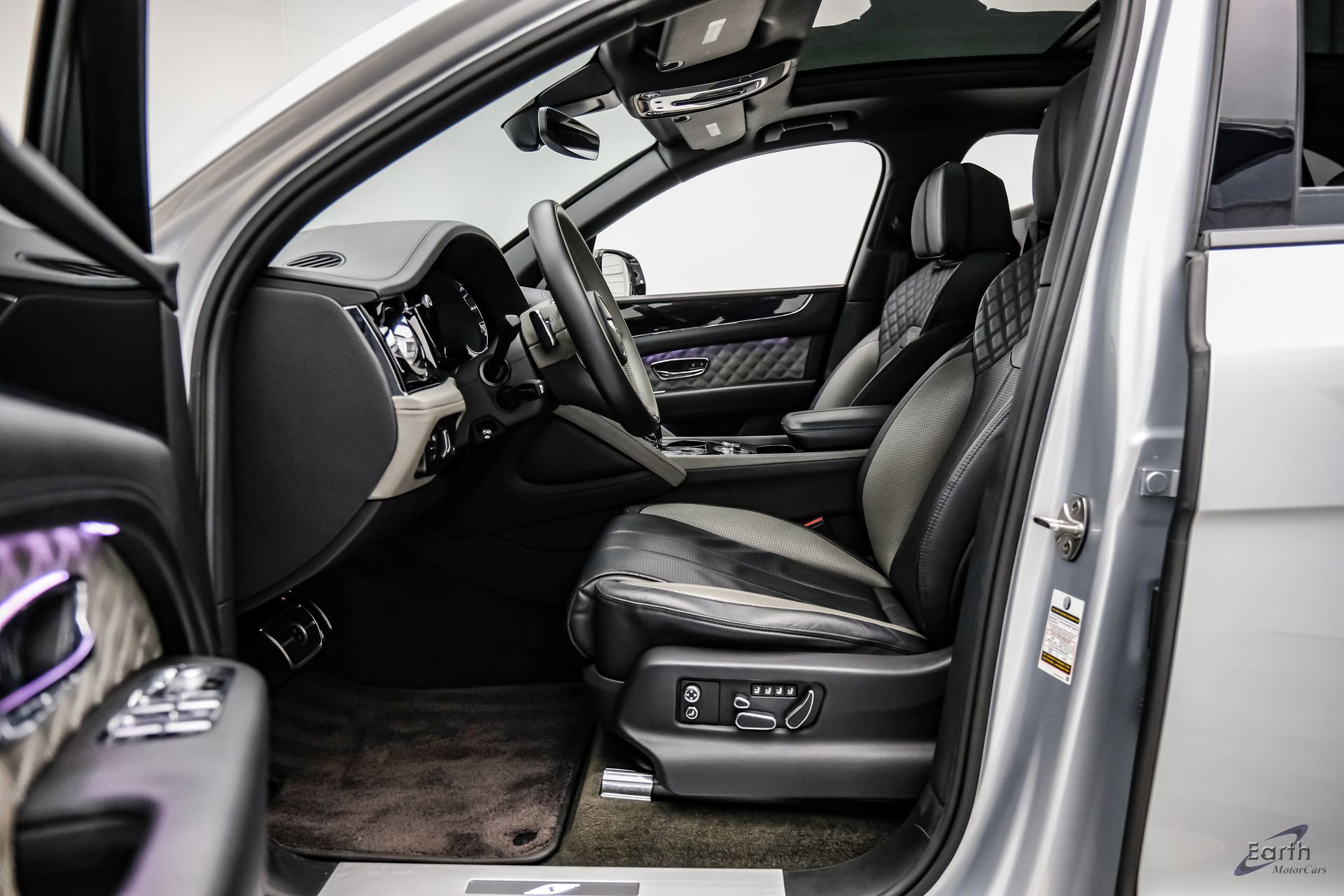 Used 2022 Bentley Bentayga AWD/4WD image 36