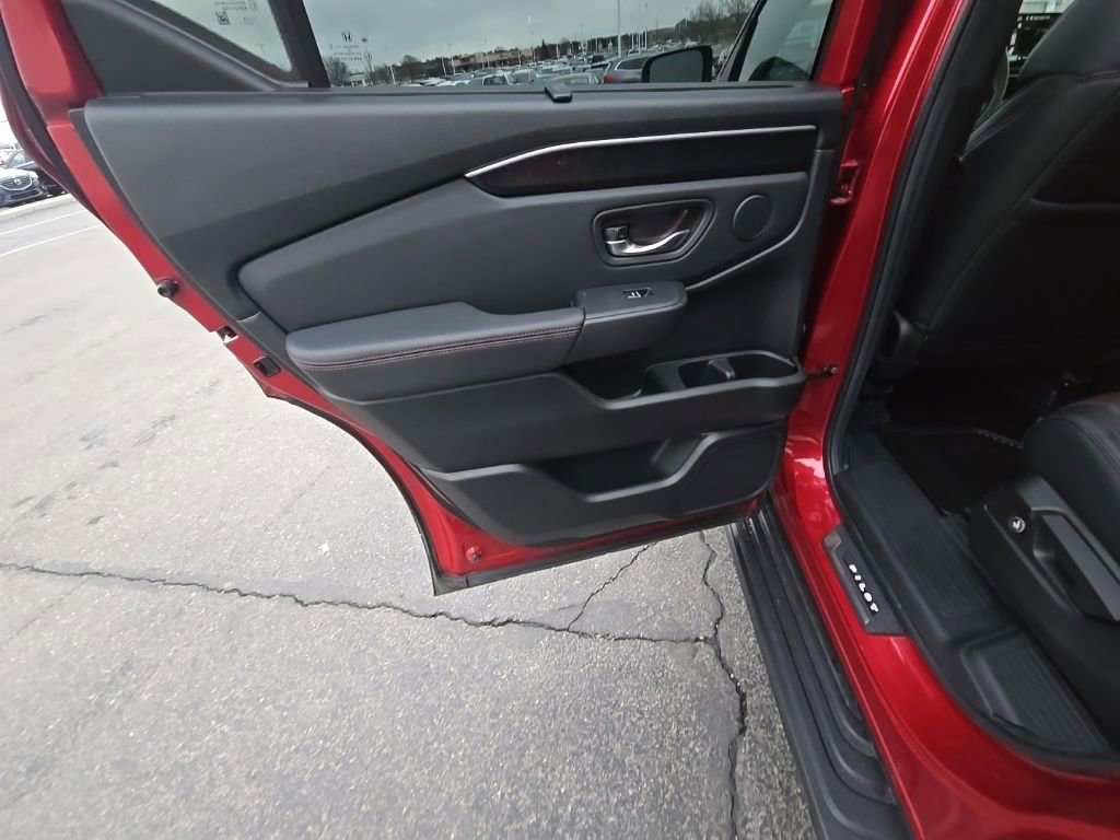 Used 2025 Honda Pilot Black Edition image 26