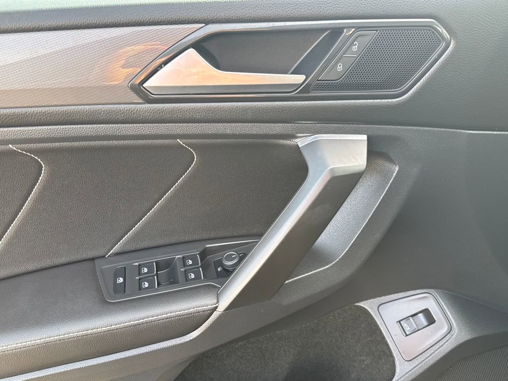 Used 2022 Volkswagen Tiguan SE w/ Panoramic Sunroof Package image 33