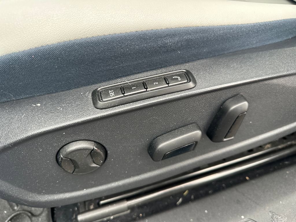 Used 2023 Volkswagen ID.4 Pro S image 4