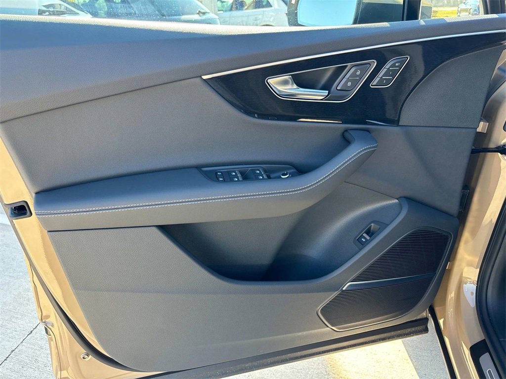 New 2025 Audi Q7 2.0T Premium Plus image 9