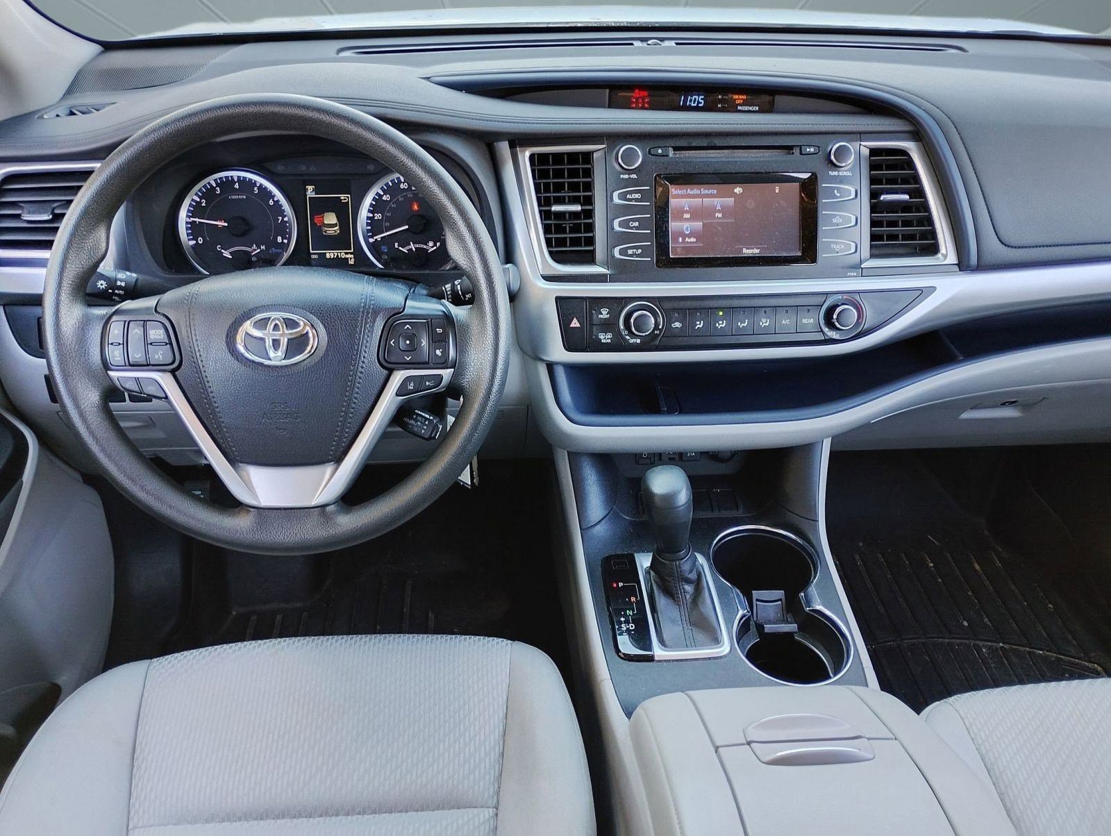 Used 2019 Toyota Highlander LE image 3
