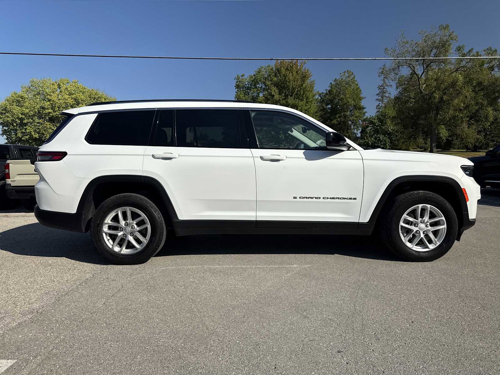 Used 2022 Jeep Grand Cherokee L Laredo w/ Luxury Tech Group I image 5