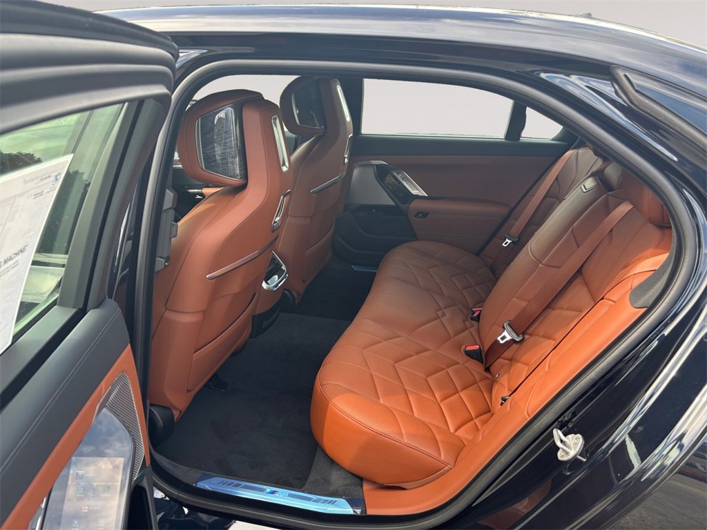 New 2026 BMW 750e xDrive image 13