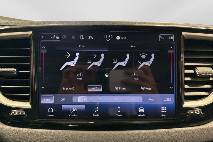 Used 2024 Chrysler Pacifica Touring-L FWD image 32