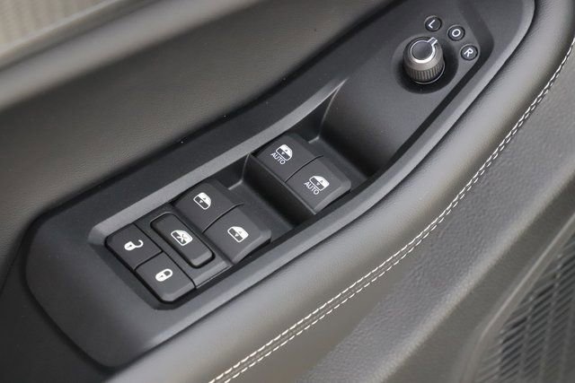 New 2025 Jeep Grand Cherokee L Laredo w/ Luxury Tech Group I image 15