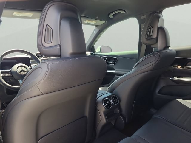 Used 2025 Mercedes-Benz GLC 300 4MATIC image 9