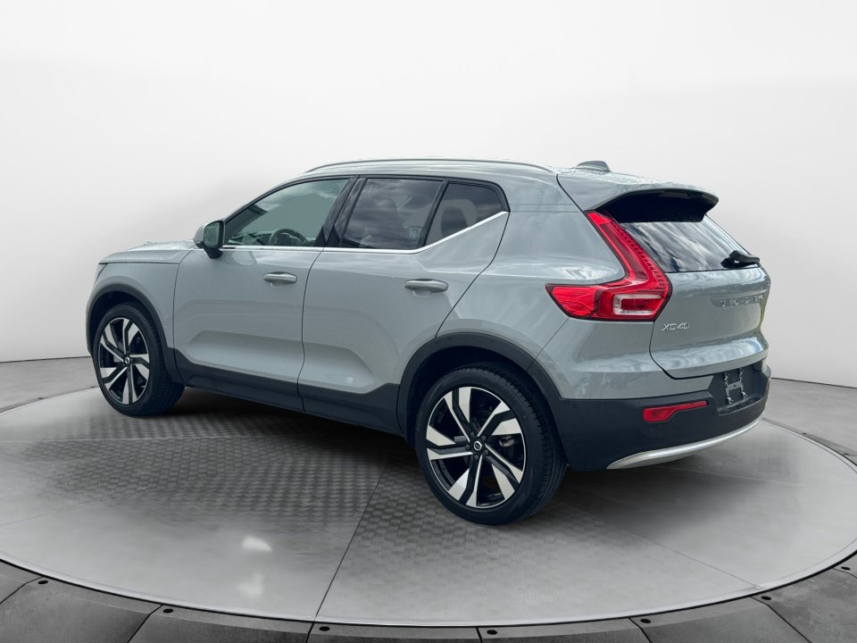 Used 2025 Volvo XC40 B5 Plus AWD/4WD image 5