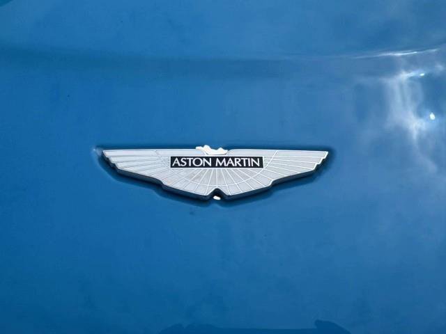 Used 2011 Aston Martin V12 Vantage Coupe RWD image 11