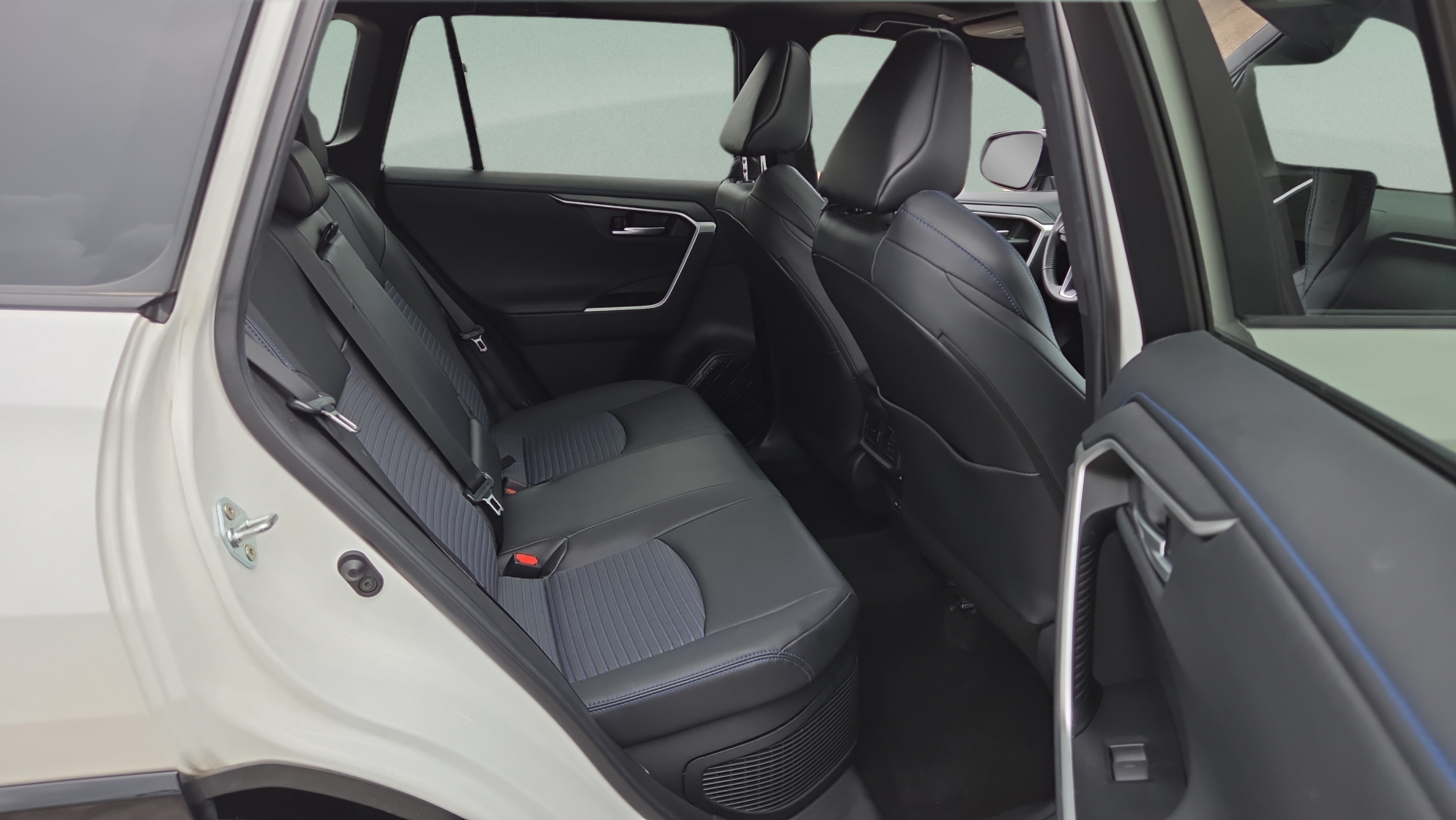 Used 2023 Toyota RAV4 XSE AWD/4WD image 15