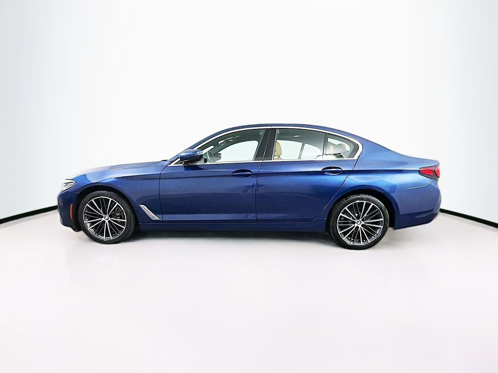 Used 2023 BMW 540i w/ Premium Package image 4