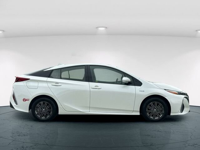Used 2017 Toyota Prius Prime image 8