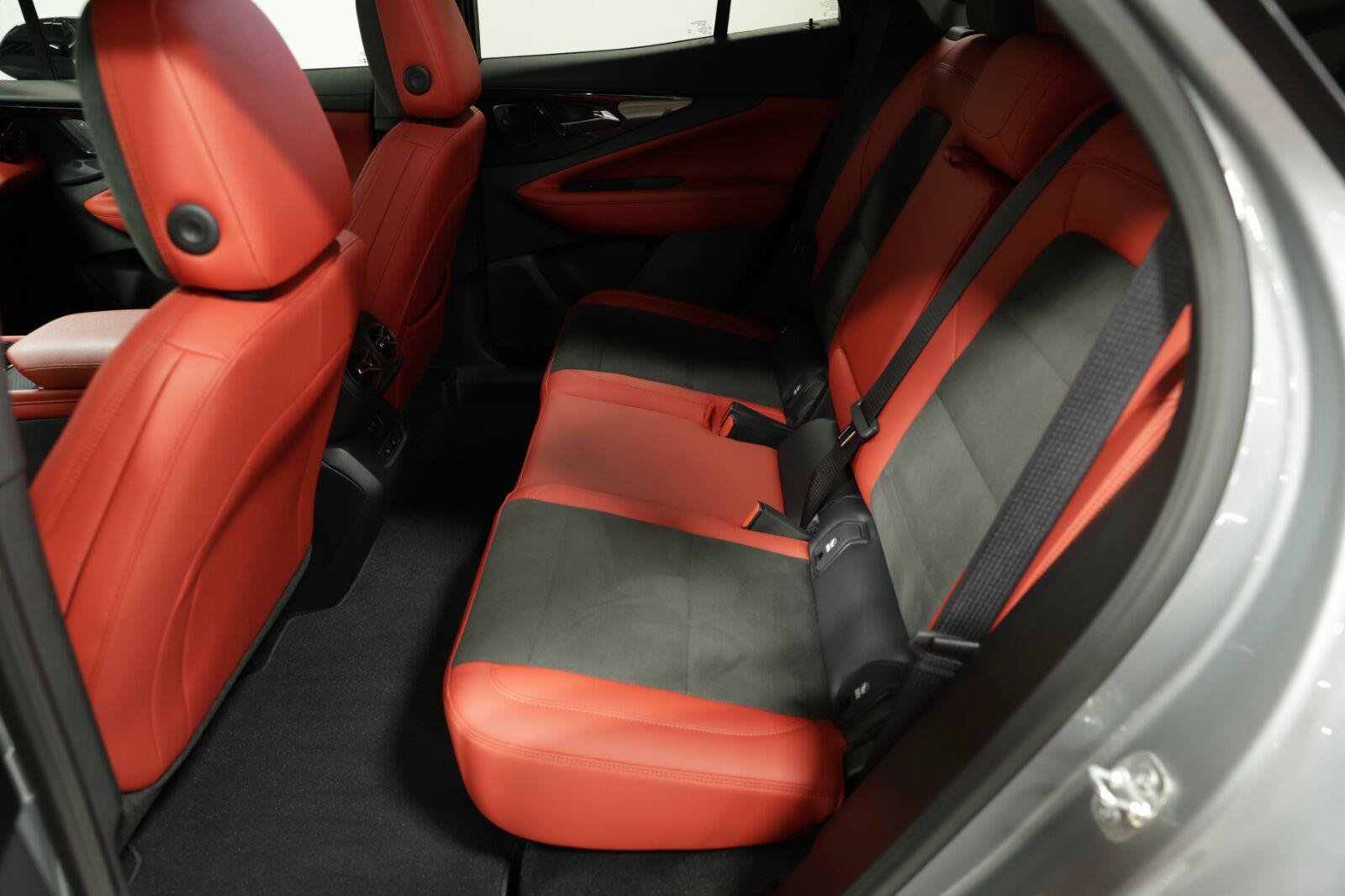 Certified 2025 Chevrolet Blazer EV RS AWD/4WD image 32
