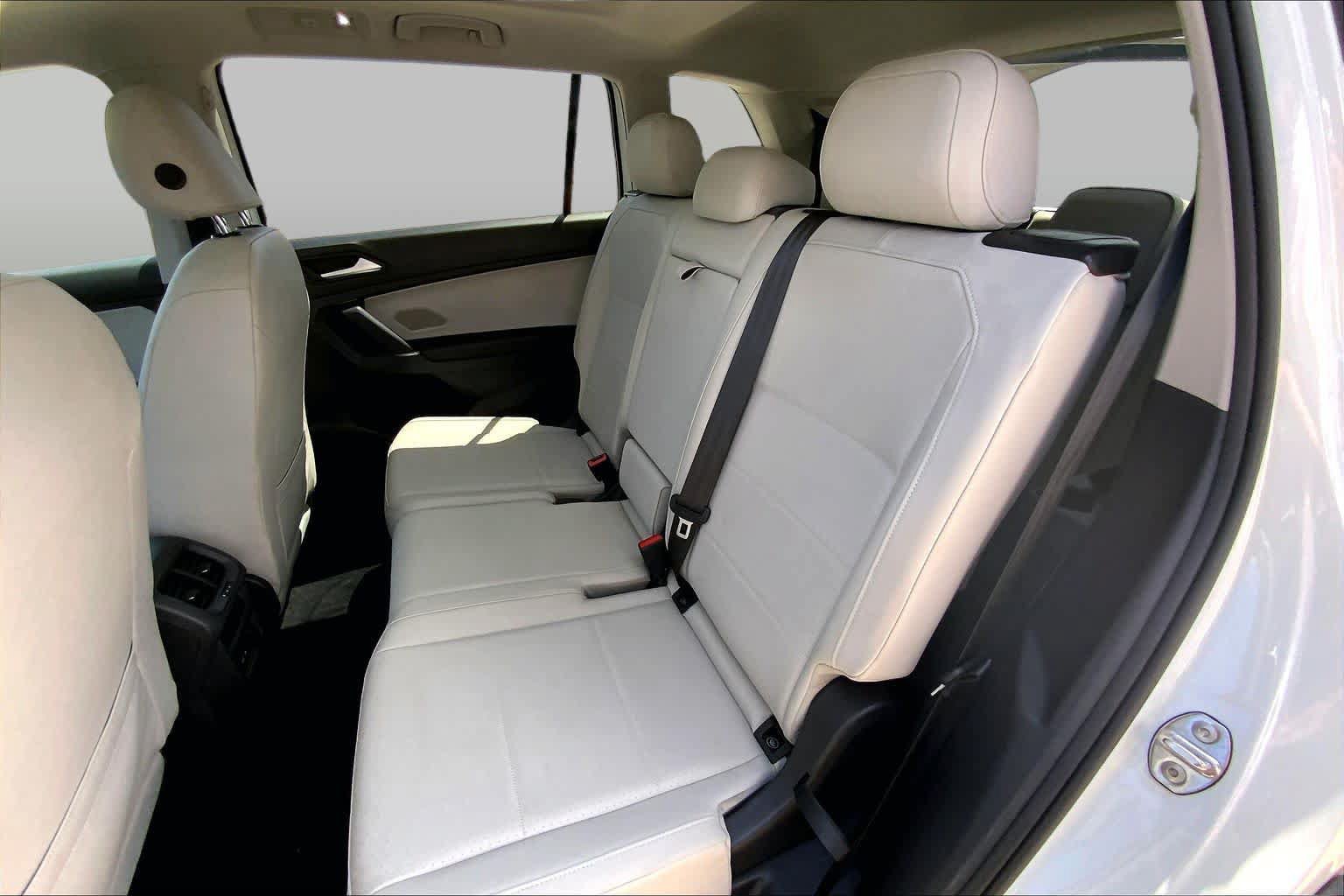 Used 2020 Volkswagen Tiguan SEL w/ 3rd Row Seat Package AWD/4WD image 19