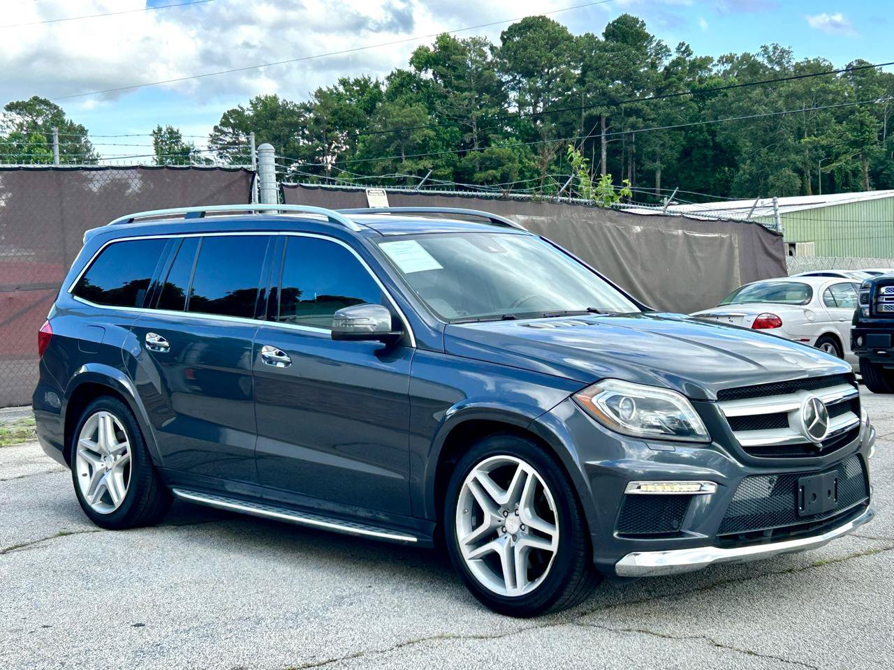Used 2016 Mercedes-Benz GL 550 4MATIC image 4