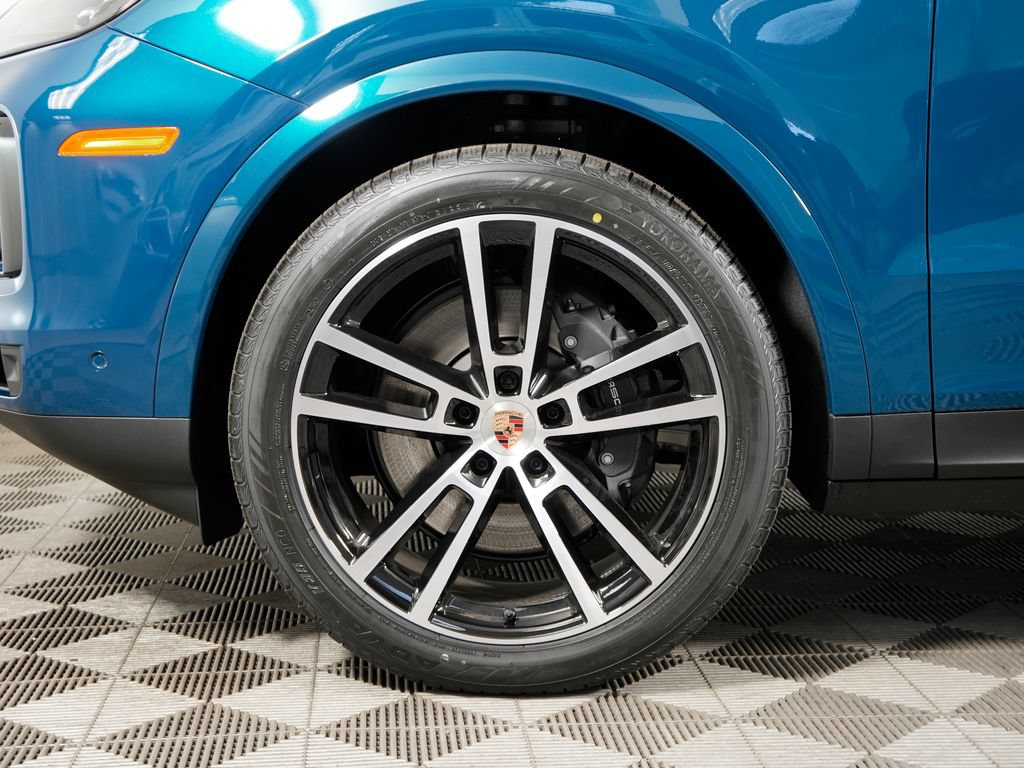 Certified 2026 Porsche Cayenne AWD/4WD image 41