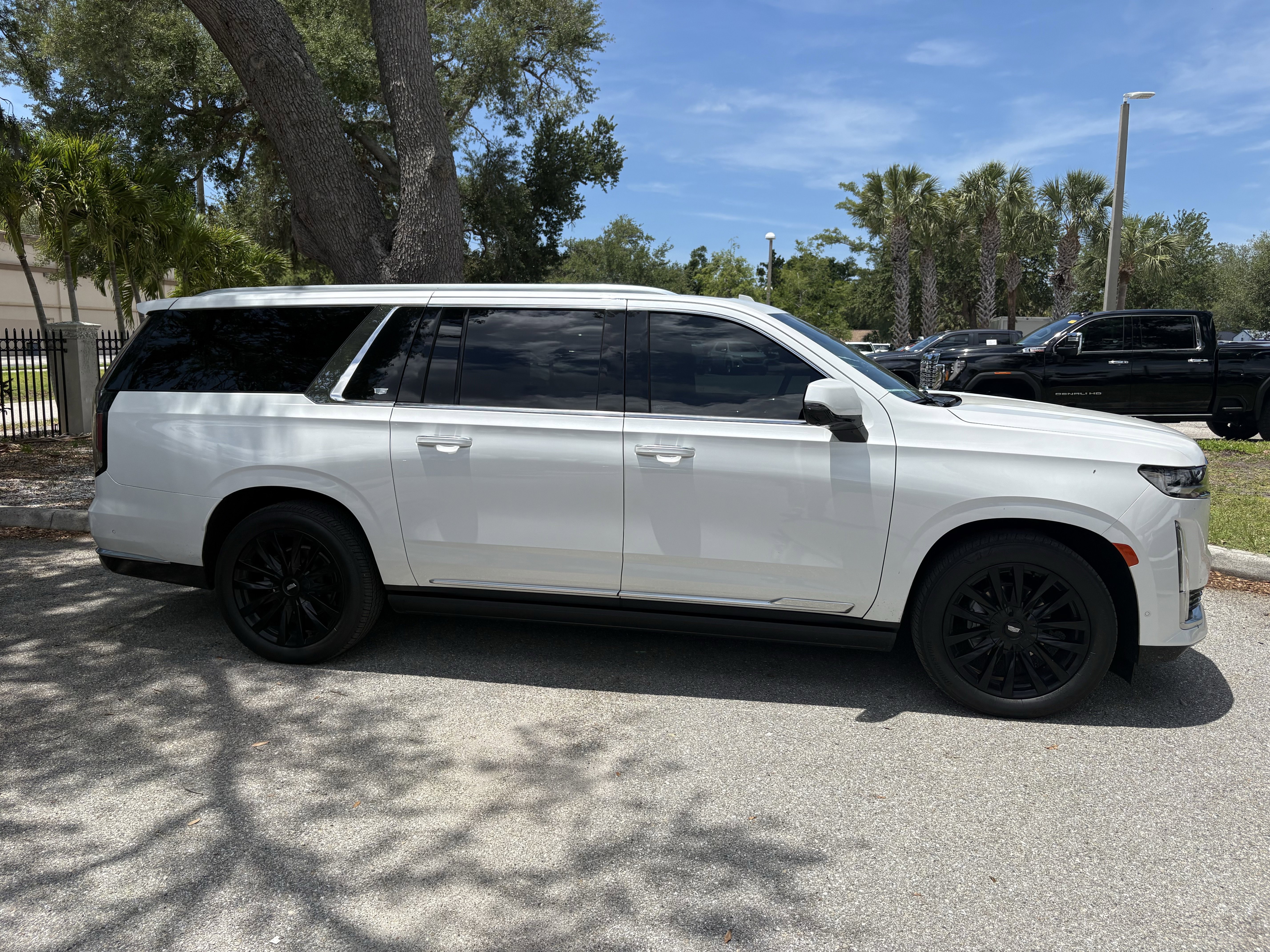 Used 2024 Cadillac Escalade ESV Premium Luxury w/ Performance Package AWD/4WD image 8