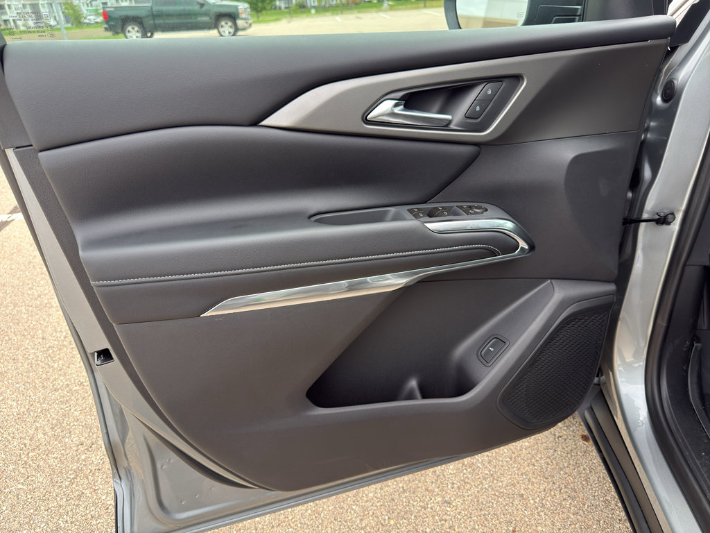 New 2026 Chevrolet Traverse LT w/ Driver Confidence Package FWD image 10