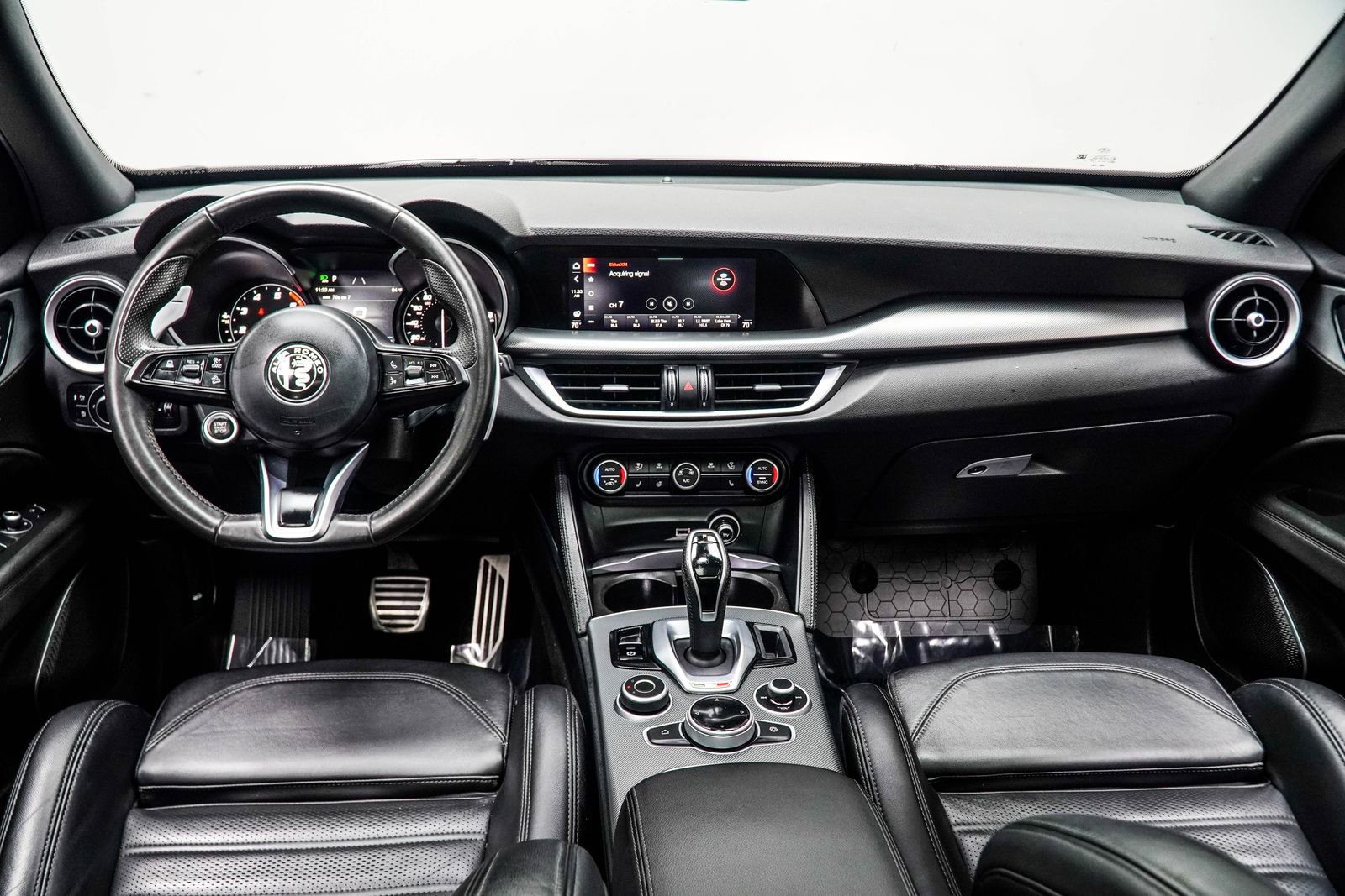 Used 2023 Alfa Romeo Stelvio Veloce image 5