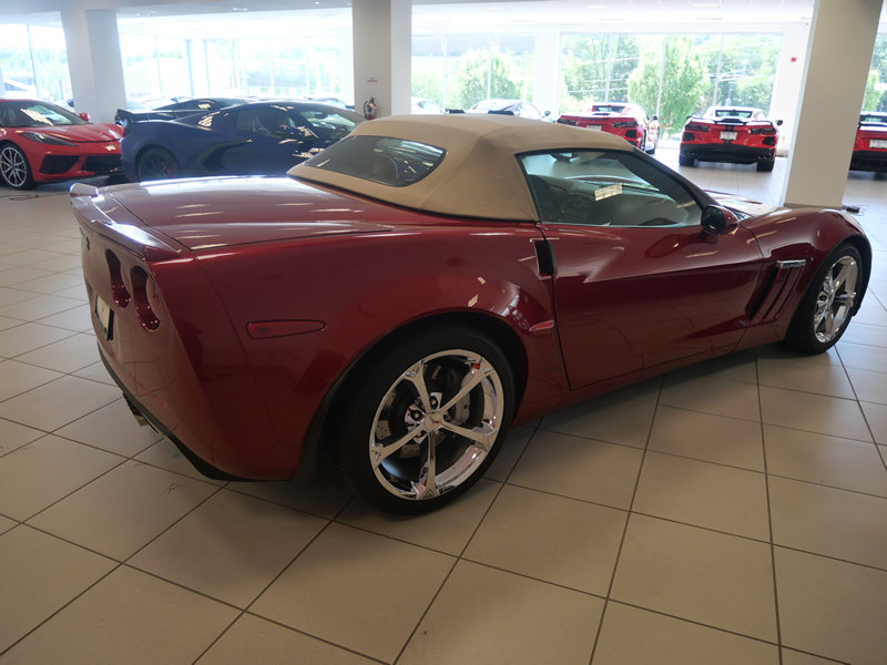 Used 2011 Chevrolet Corvette Grand Sport w/ Preferred Equipment Group RWD image 4