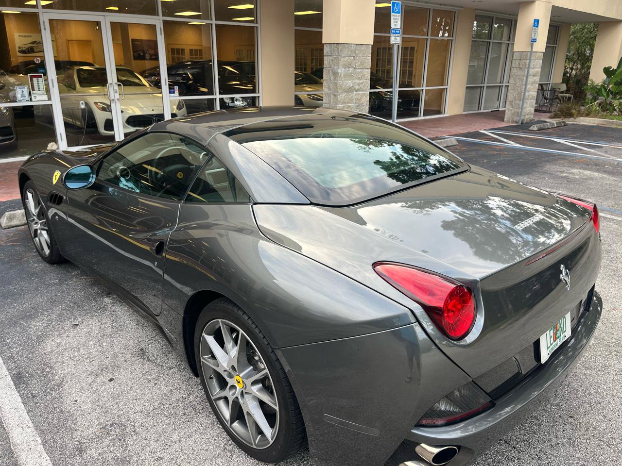 Used 2011 Ferrari California RWD image 23