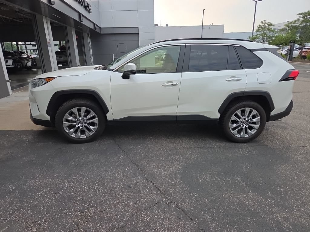 Used 2019 Toyota RAV4 Limited w/ Advanced Technology Package AWD/4WD image 4