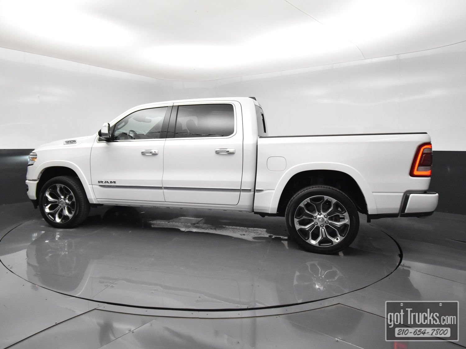 Used 2019 RAM 1500 Limited AWD/4WD image 3