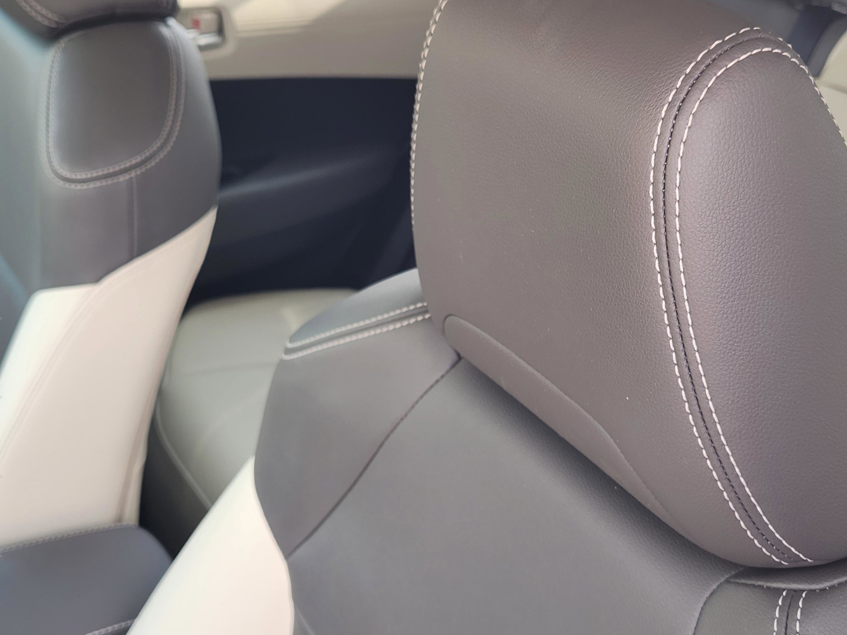 Used 2022 Toyota Corolla Cross XLE w/ Convenience Package image 15