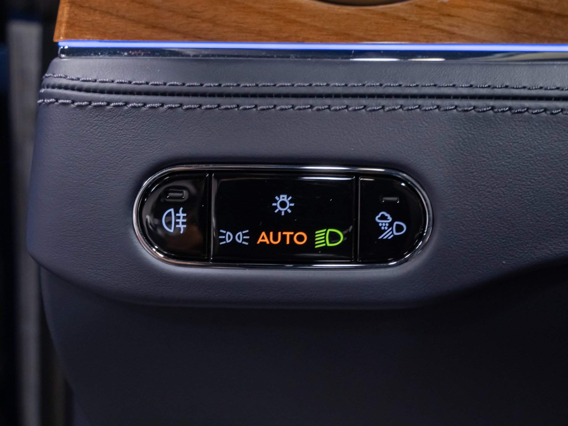 Used 2024 Bentley Continental GT V8 AWD/4WD image 52