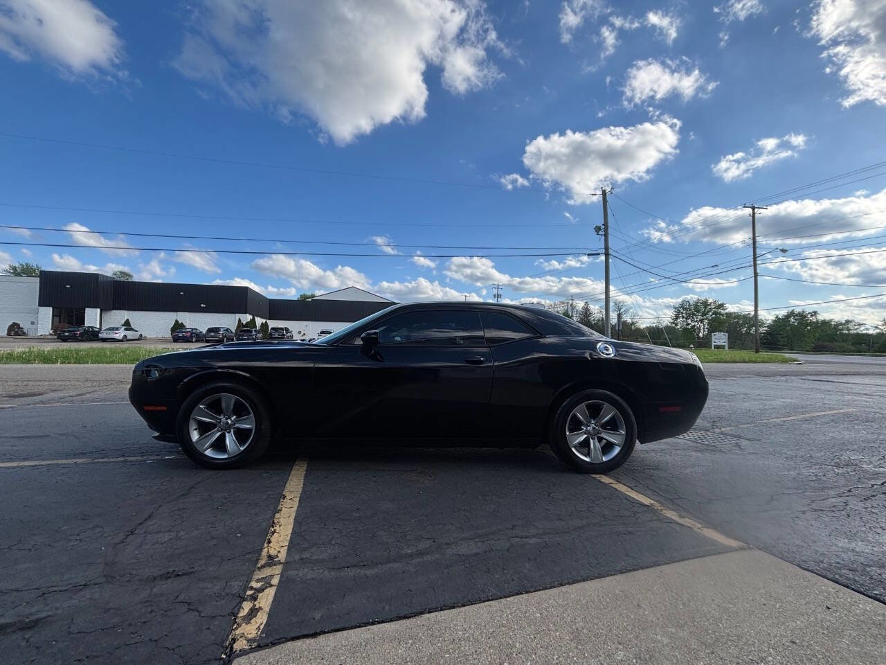 Used 2015 Dodge Challenger SXT RWD image 2