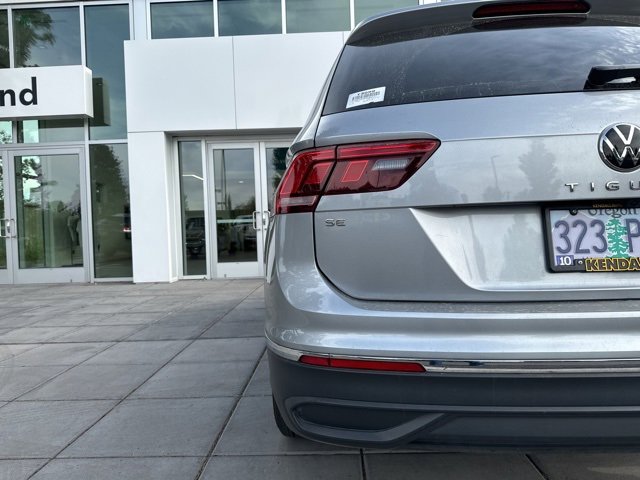 Used 2023 Volkswagen Tiguan SE w/ Panoramic Sunroof Package image 28