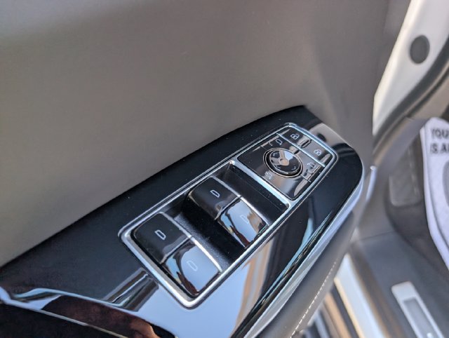 Used 2025 Cadillac Escalade Sport Platinum w/ LPO, ONYX Package AWD/4WD image 15