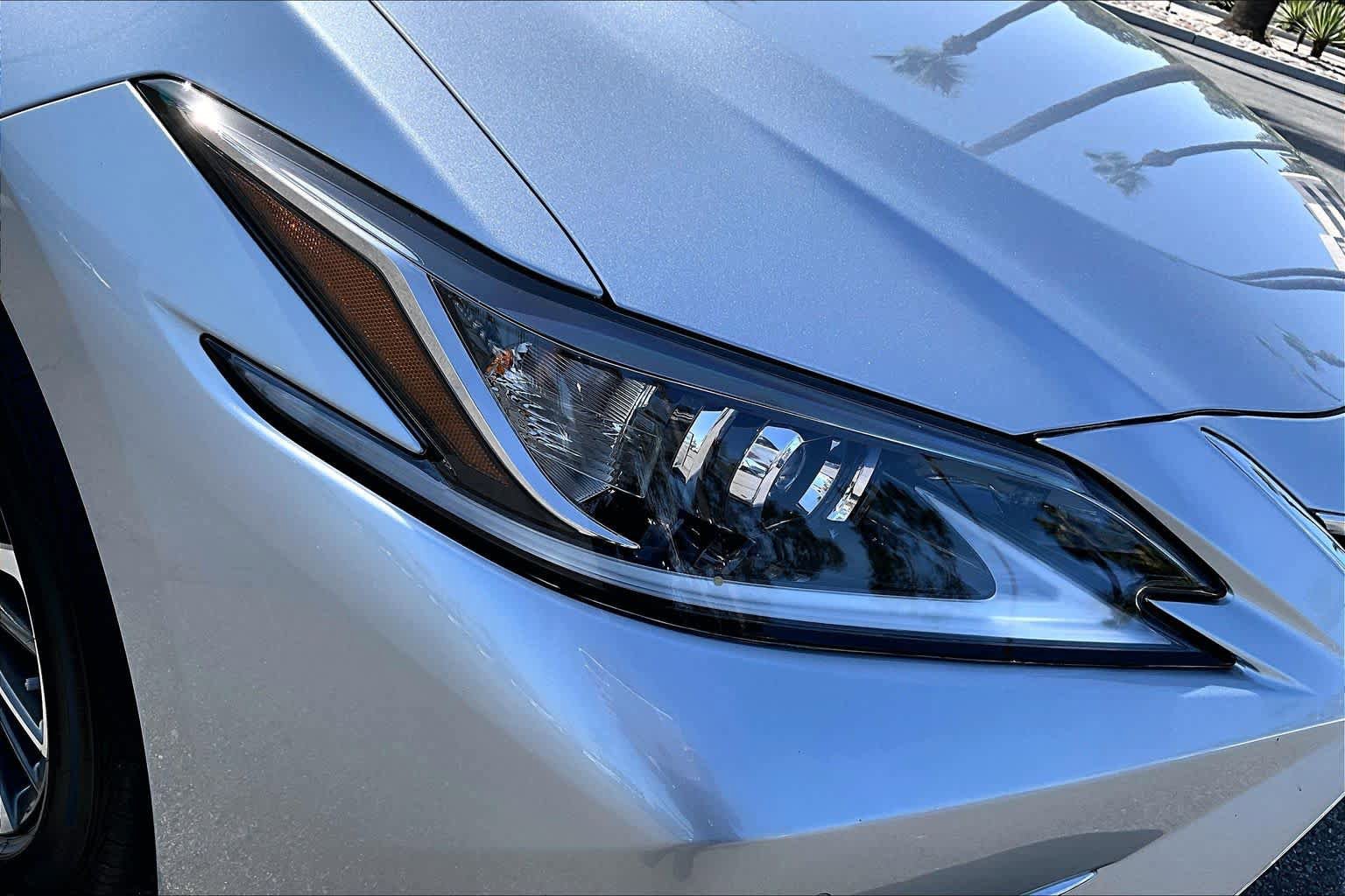 Used 2025 Lexus ES 300h w/ Premium Package FWD image 26