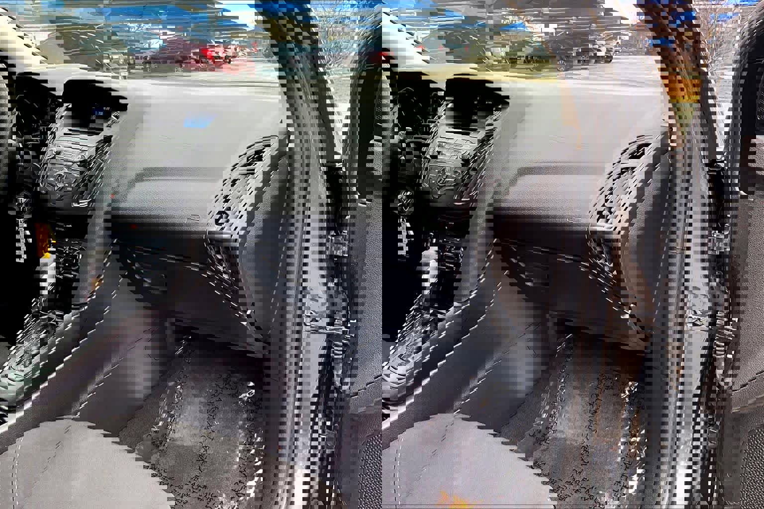 Used 2017 Ford Focus SE image 19